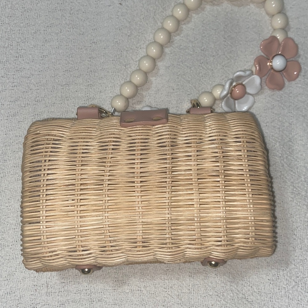 Nwot BTB Page Floral Clutch - Picture 5 of 12